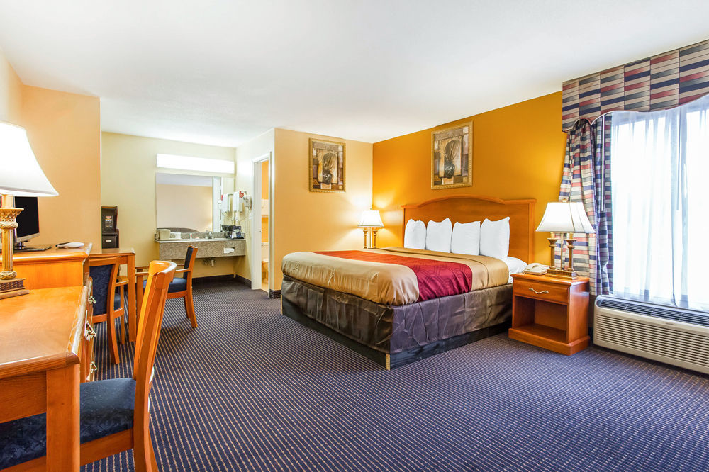 Econo Lodge Inn & Suites Evergreen Exteriör bild